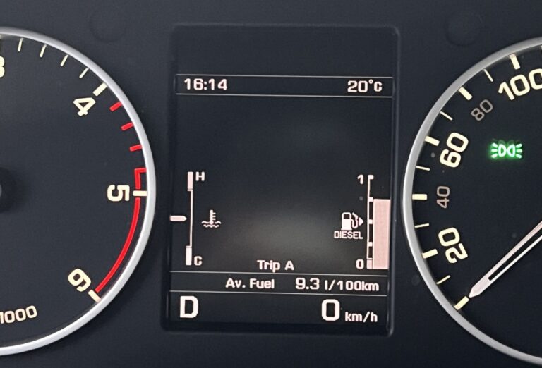 디스커버리4 계기판 Trip A 평균연비 Av. Fuel 9.3 l/100km