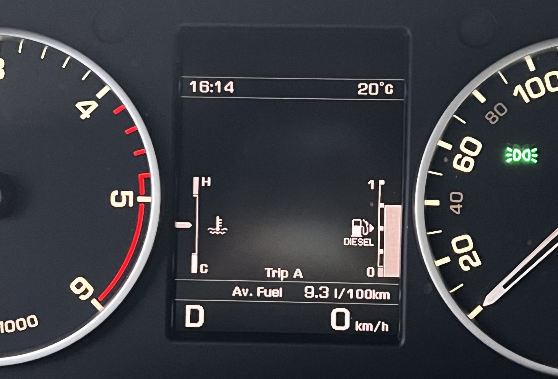 디스커버리4 계기판 Trip A 평균연비 Av. Fuel 9.3 l/100km